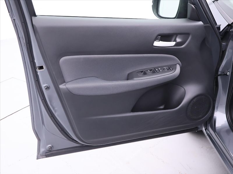 Honda Jazz 1,5 e:HEV 72kW Elegance CVT - fotka 11 z 33