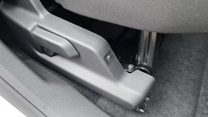 Opel Combo (2026) 1.5 CDTi 96kW AT8 Elegance 7m - fotka 17 z 33