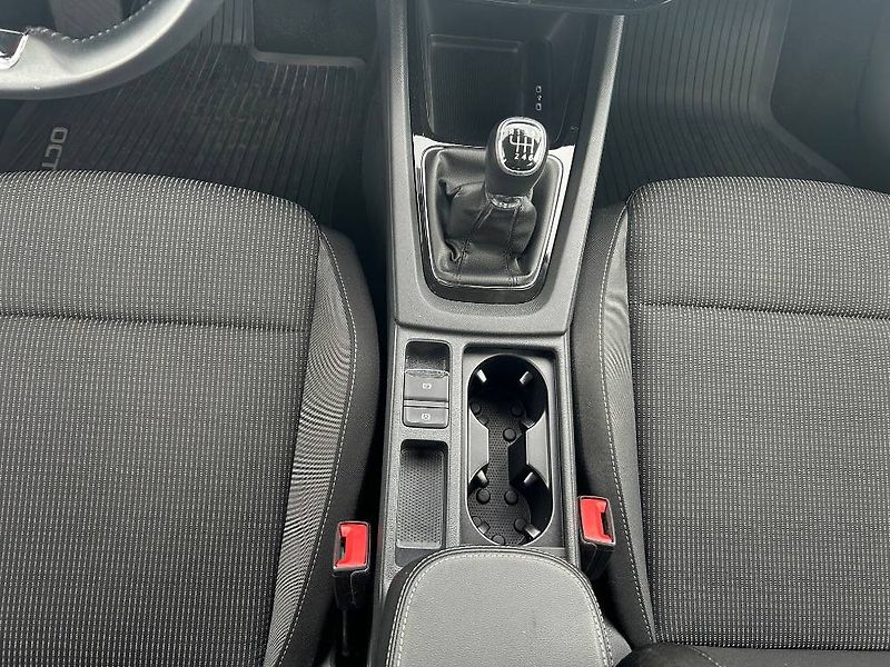 Škoda Octavia Ambition 6MP 2,0TDI - fotka 9 z 23