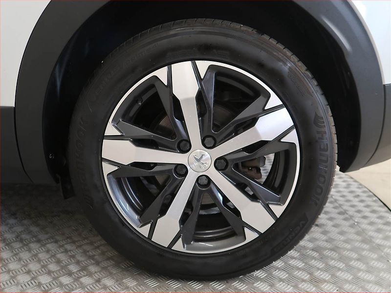 Peugeot 3008 (2019) Allure 1.6 PureTech, Automat - fotka 15 z 17