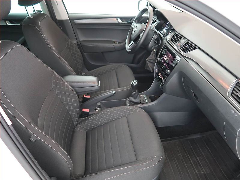 Škoda Rapid (2019) 1.0 TSI, Bi-Xenony, Tempomat - fotka 9 z 19