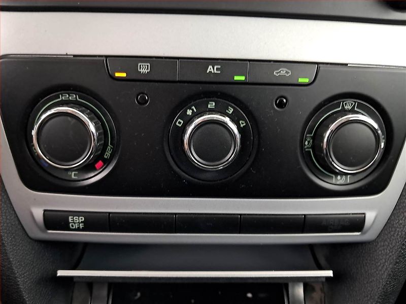 Škoda Octavia (2009) Ambiente 1.4 TSI, Tempomat - fotka 13 z 16