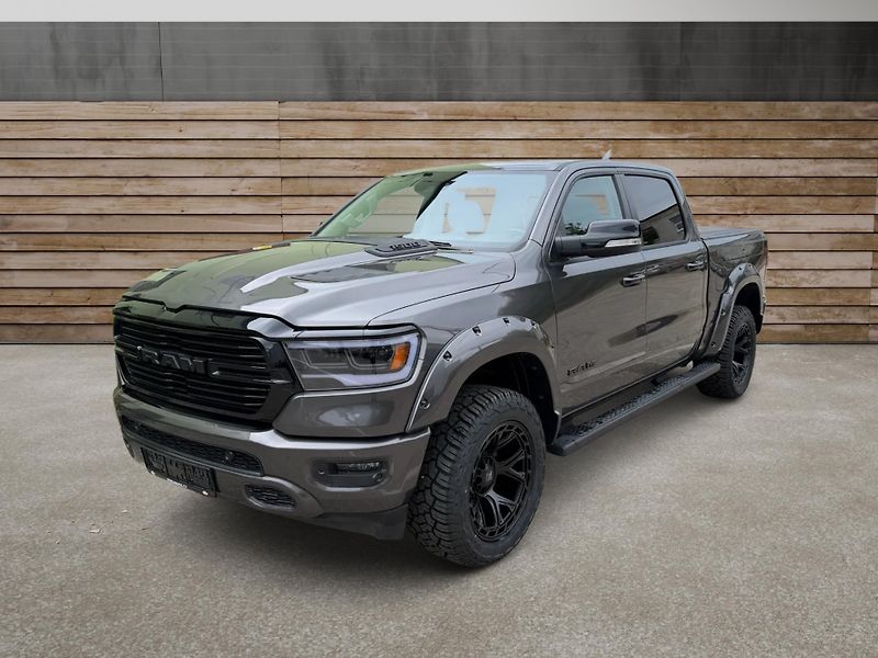 Dodge RAM (2022) +LARAMIE+VZDUCH+OFFROAD PAKET+ - fotka 7 z 23