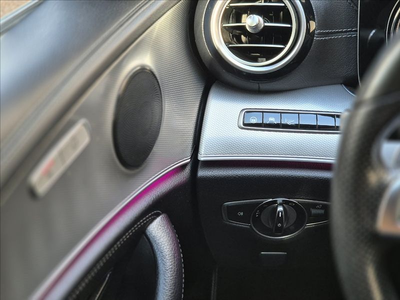 Mercedes-Benz Třídy E 220d*4M*AMG*head-up*webast - fotka 41 z 43