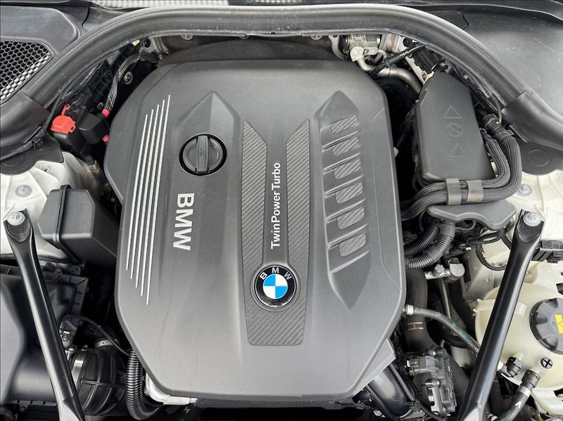 BMW Řada 5 3,0 530d xDrive Mpaket původČR - fotka 44 z 50