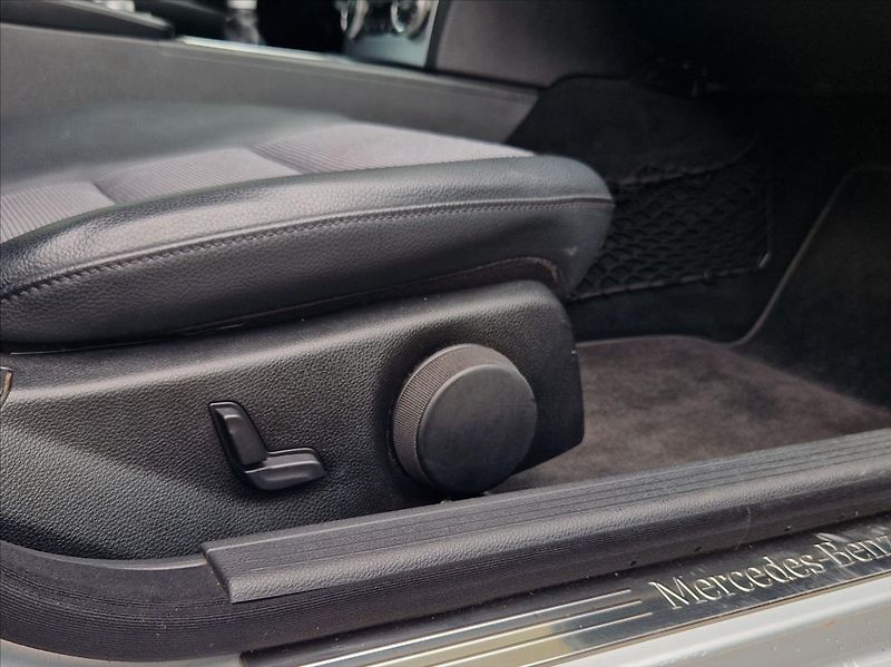 Mercedes-Benz Třídy C 2,2 CDI AVANTGARDE MAN TOPSTAV - fotka 35 z 36