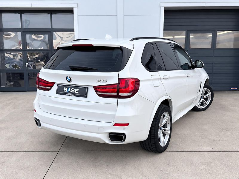 BMW X5 xDrive30d M-Sport - fotka 4 z 24