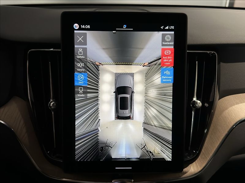 Volvo XC60 (2026) 2,0 B5  Plus Dark - fotka 24 z 30