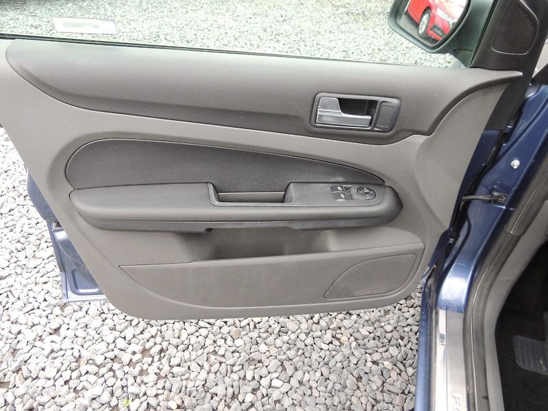 Ford Focus (2006) 1,6TDCi,80kw,Combi,klima - fotka 10 z 30
