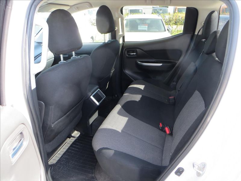 Mitsubishi L200 2,3 DI-D INTENSE 4WD AUT - fotka 22 z 23