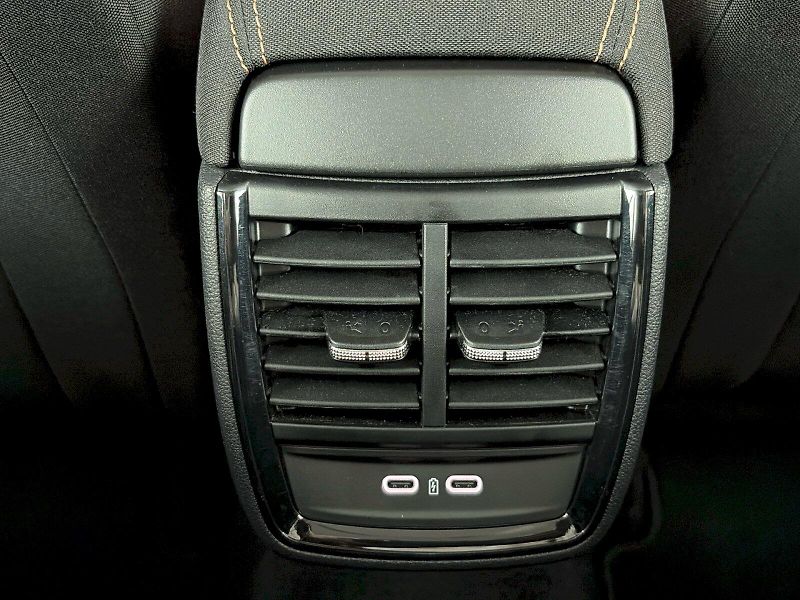Škoda Kamiq (2025) DSG 1.5TSI 110kW Top Selection - fotka 28 z 31