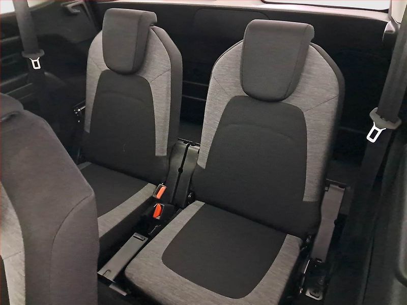 Citroën C4 Picasso (2016) 1.6 BlueHDi, 7 míst, Navi - fotka 16 z 20