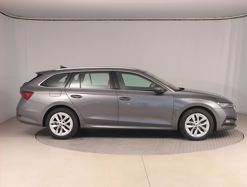 Škoda Octavia (2023) 2.0 TDI, Automat, ČR,1.maj - fotka 6 z 20