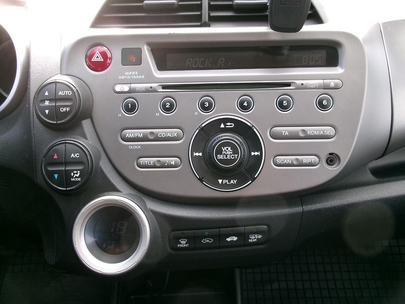 Honda Jazz (2010) 1,4i STYLE KLIMA ALU - fotka 18 z 27