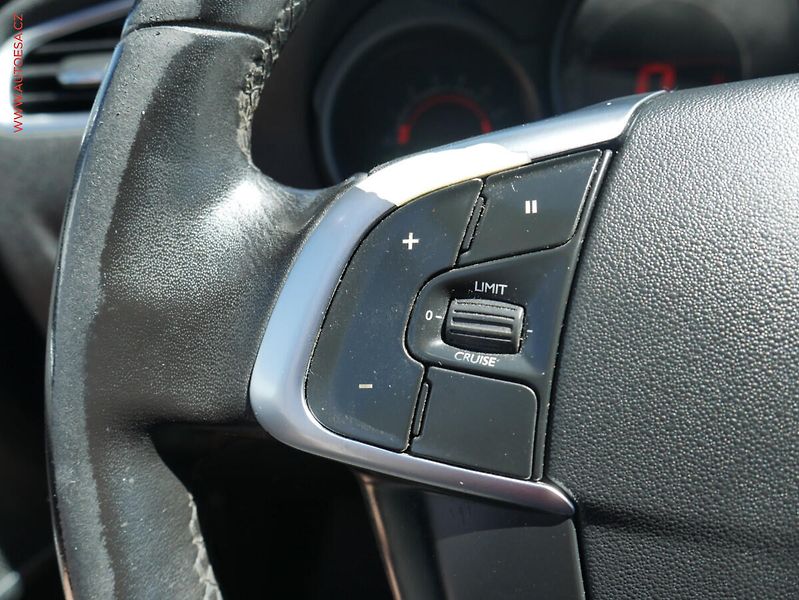 Citroën C4 (2011) 1.4i, ČR, AC, park.asist - fotka 13 z 18