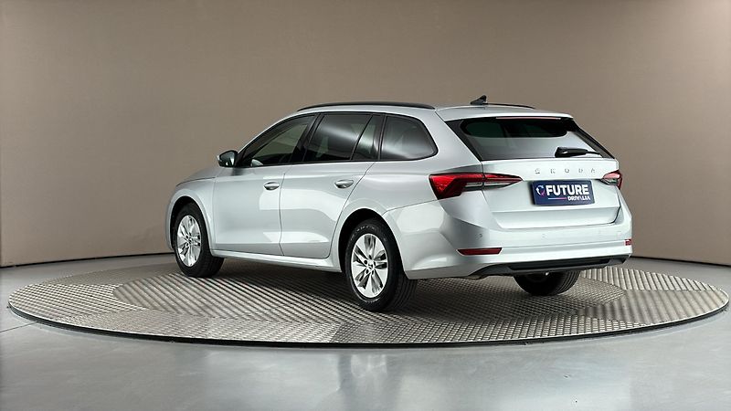 Škoda Octavia 2.0 TDI Ambition Combi - fotka 2 z 24