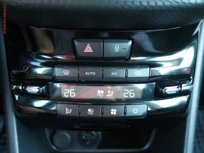 Peugeot 2008 (2015) 1.2 PT, 2.maj,ČR, Active - fotka 17 z 19