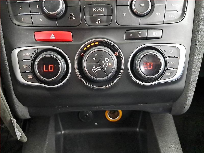 Citroën C4 (2012) 1.6 HDi, Serv.kniha, Tempomat - fotka 13 z 19