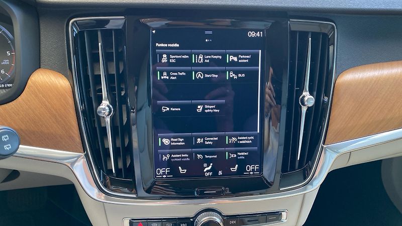 Volvo V90 MOMENTUM PRO, B4 AWD, 145+10 k - fotka 15 z 32