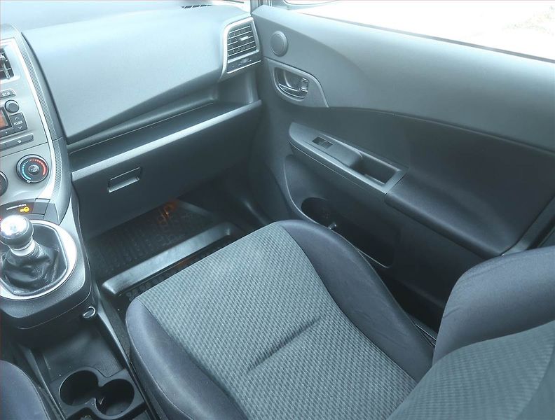 Toyota Verso (2011) 1.33 VVT-i, po STK, rezervace - fotka 8 z 14
