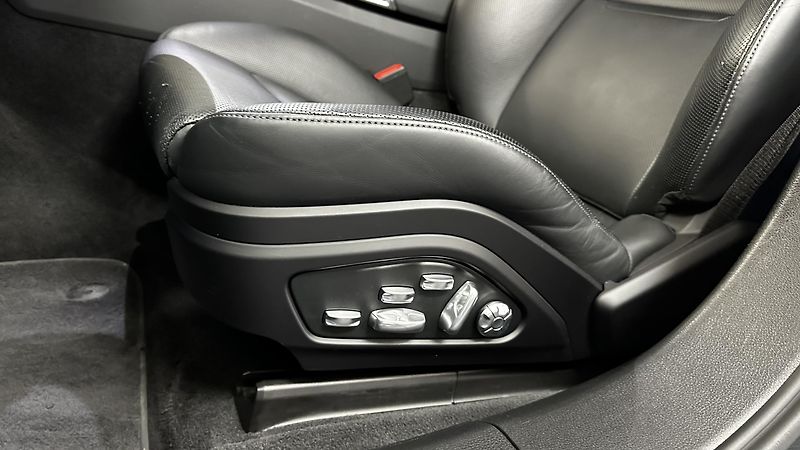 Porsche Panamera TURBO S / ZÁRUKA / TOP STAV - fotka 34 z 50