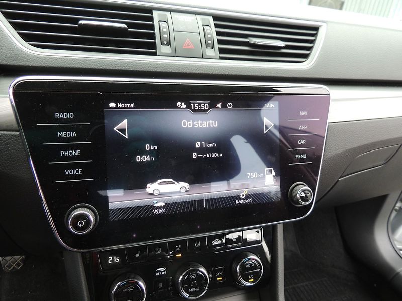 Škoda Superb (2020) 2.0TDi,110kw,Style,webasto,ČR - fotka 33 z 39