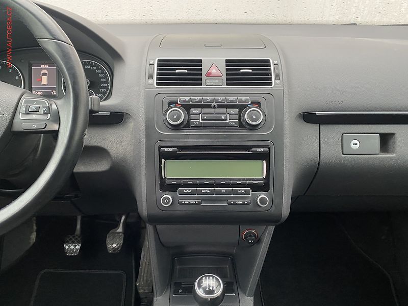 Volkswagen Touran (2011) 1.4 TSi, Highline, výhřev sed - fotka 12 z 17