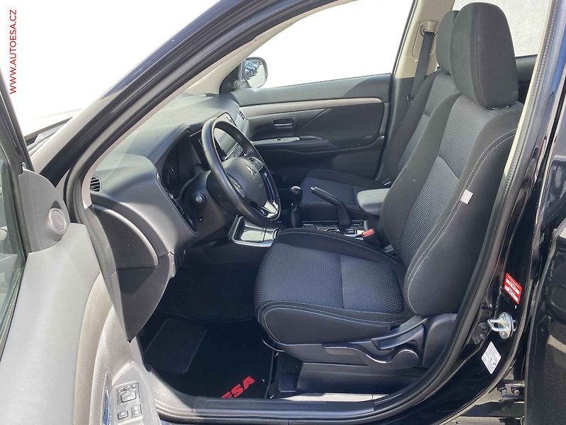 Mitsubishi Outlander (2017) 2.0, AC, tempo, kamera - fotka 9 z 15