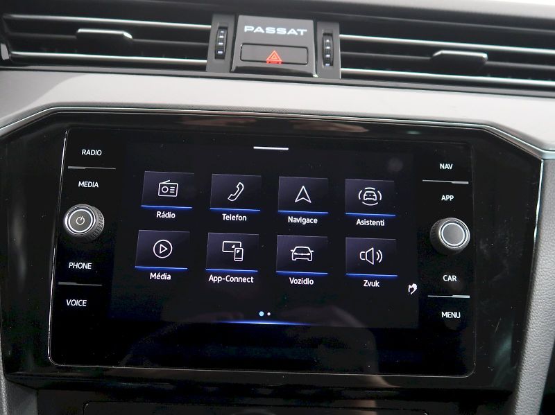 Volkswagen Passat (2022) BUSINESS 1.5TSI EVO 110KW - fotka 21 z 39