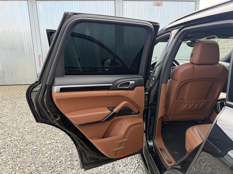 Porsche Cayenne 3.0TDI V6 265PS 4x4 GTS PAKET! - fotka 98 z 159