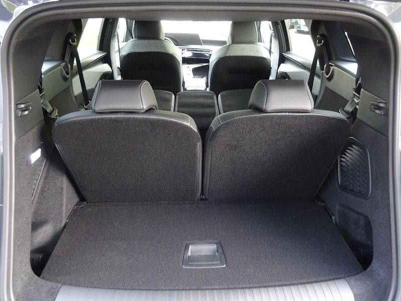 Peugeot 5008 (2026) BUSINESS Hybrid 145k e-DCS6 - fotka 11 z 47