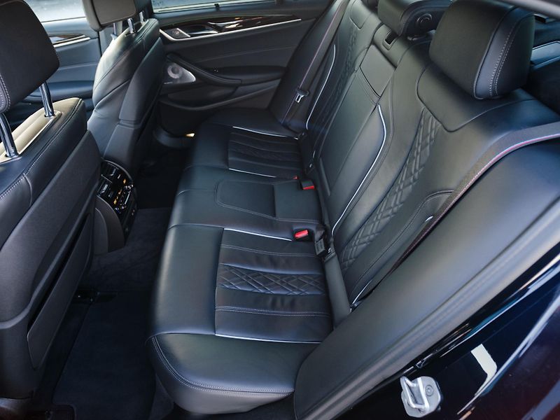 BMW Řada 5 M550i xDrive, DPH, SEDAN - fotka 43 z 46