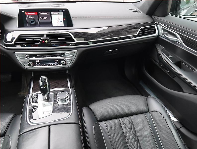 BMW Řada 7 (2019) 730 Ld xDrive - fotka 8 z 14