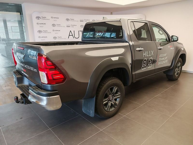 Toyota Hilux 2.8 D-4D Double Cab 4x4 Active - fotka 4 z 32