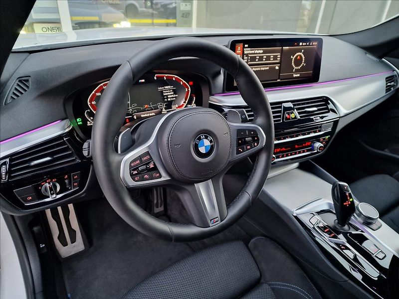 BMW Řada 5 520d Xdrive M-Sport ČR,1.Maj. - fotka 20 z 50