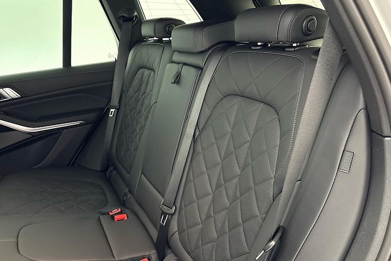 BMW X5 xDrive30d - fotka 9 z 28