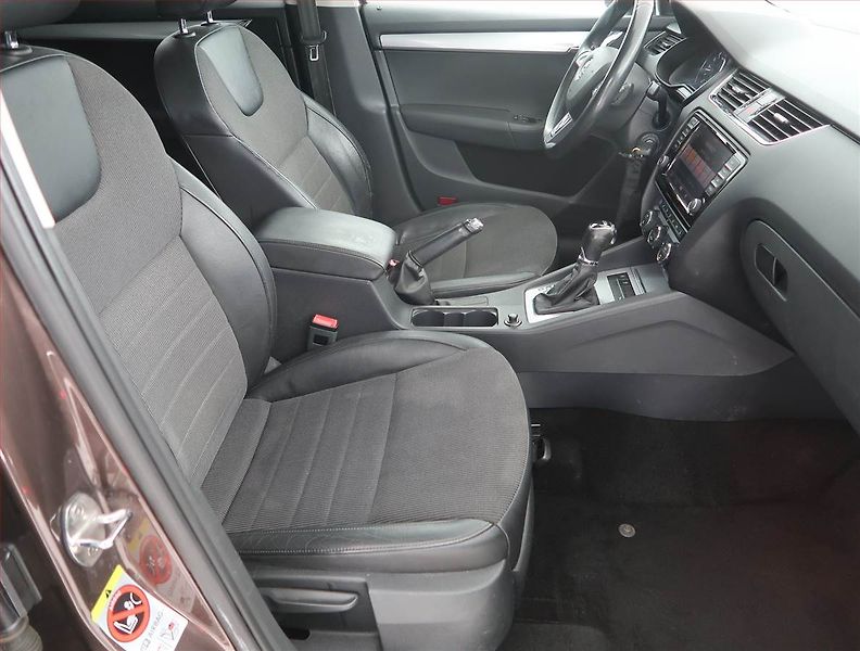 Škoda Octavia (2013) Ambition Plus 2.0 TDI, Automat - fotka 9 z 20