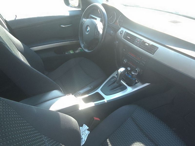 BMW Řada 3 2.0 318d Touring - fotka 13 z 15