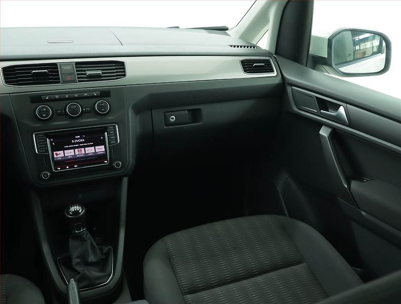 Volkswagen Caddy (2017) 2.0 TDI, 7Míst - fotka 8 z 18