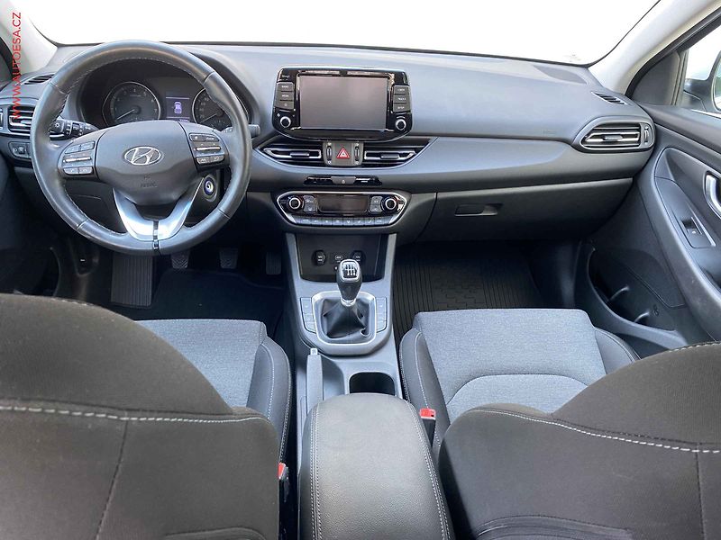 Hyundai i30 (2022) 1.5 T-GDi, Smart, kamera - fotka 8 z 17