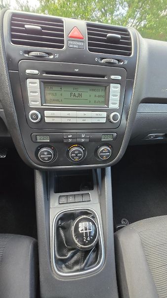 Volkswagen Golf 1.4 TRENDLINE  59KW - fotka 26 z 35