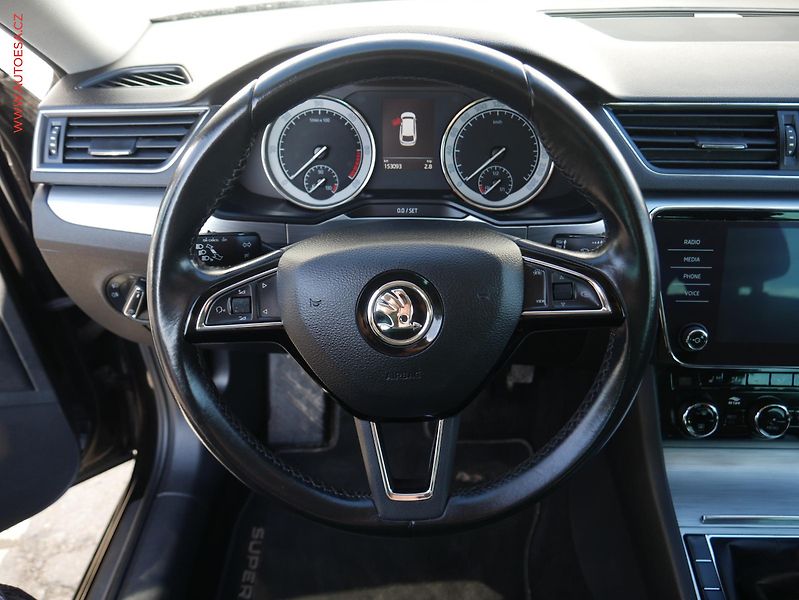 Škoda Superb (2019) 2.0 TDi, Ambition, navi, LED - fotka 15 z 19