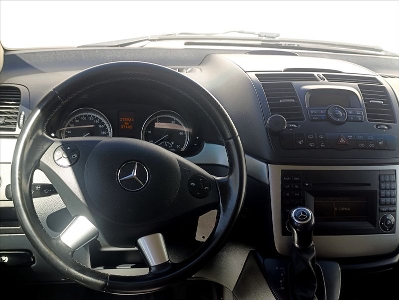 Mercedes-Benz Viano 3,0 CDi Automat SPANÍ 7míst - fotka 16 z 31