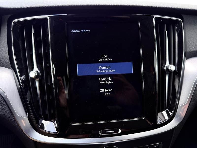 Volvo V60 CrossCountry D4 AWD // 4x4 - fotka 30 z 43