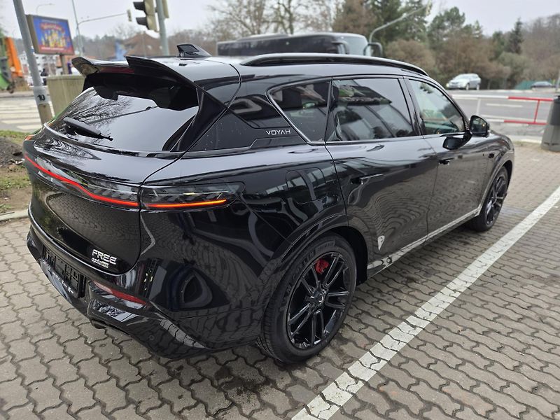 Voyah FREE 318 REV (2025) REV 318 AWD Hybrid - fotka 5 z 17