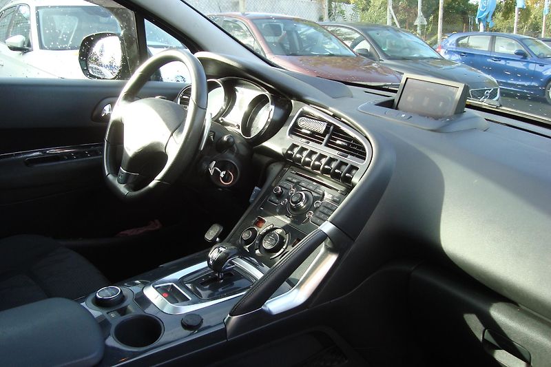 Peugeot 3008 (2013) 1.6HDi,Hybrid 4,AUT,4x4,Panora - fotka 34 z 78
