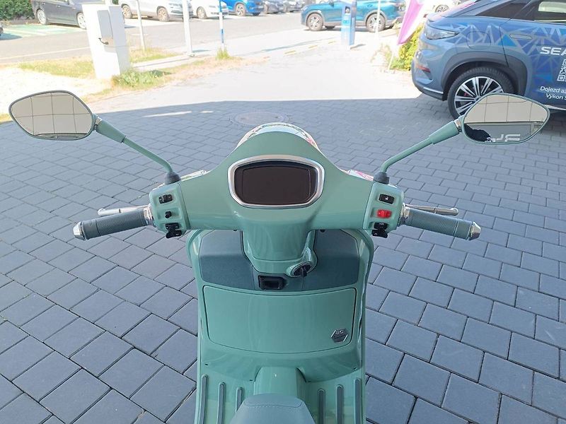 Vespa (2026) GTS 310 Verde 80th 2026 - fotka 12 z 14