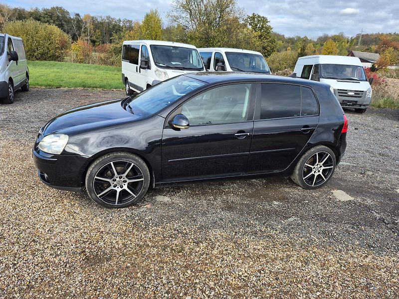 Volkswagen Golf (2008) 1.9Tdi 77kw - fotka 2 z 21