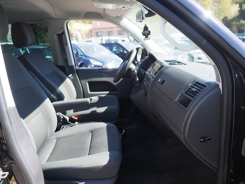 Volkswagen Multivan (2015) 2.0 TDI, 103 kW, 6 míst - fotka 15 z 39