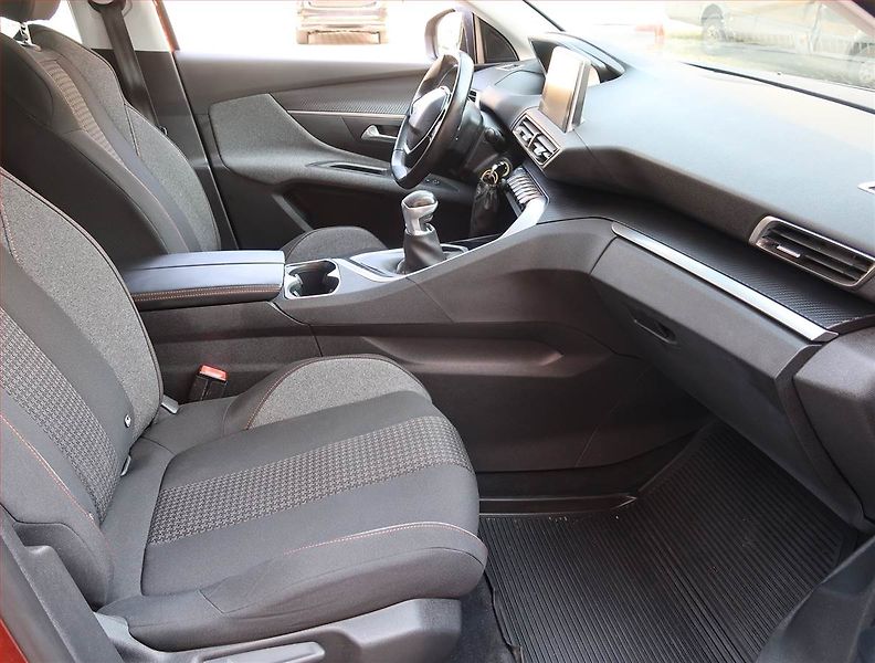 Peugeot 3008 (2018) 1.6 BlueHDi, Serv.kniha - fotka 9 z 18